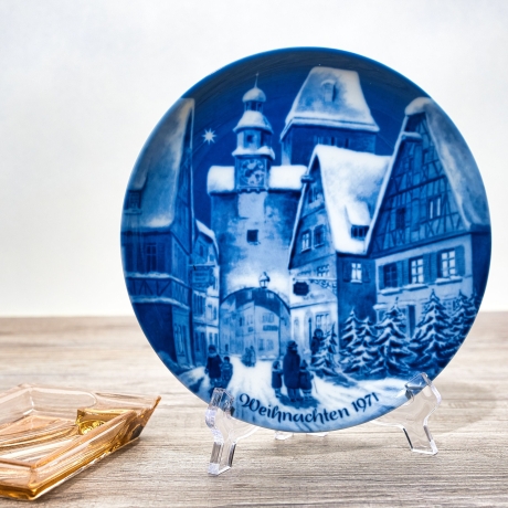 Weihnachtsteller - 1971: Rothenburg ob der Tauber - von Berlin Design - blaues Porzellan - begrenzte Auflage - Made in West Germany (8C3)