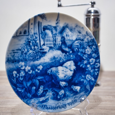 Sammelteller Muttertag: 1986 Hühnerfamilie - Berlin Design - blaues Porzellan  - Made in West Germany - 19,5 cm - 8B3 - TOP Zustand