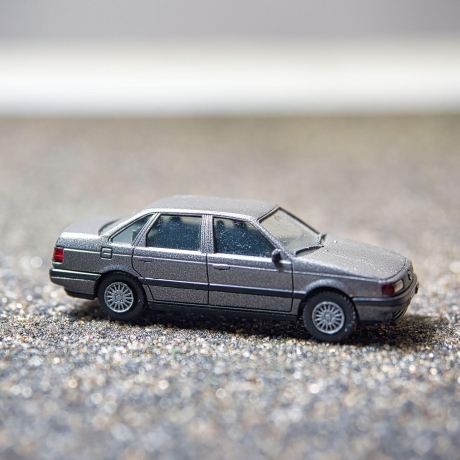 Herpa VW Passat GL in silber – Maßstab 1:87 – Perfektes Alltagsauto Sammlerstück für die VW Fans und Modellbahn-Liebhaber H0 1/87