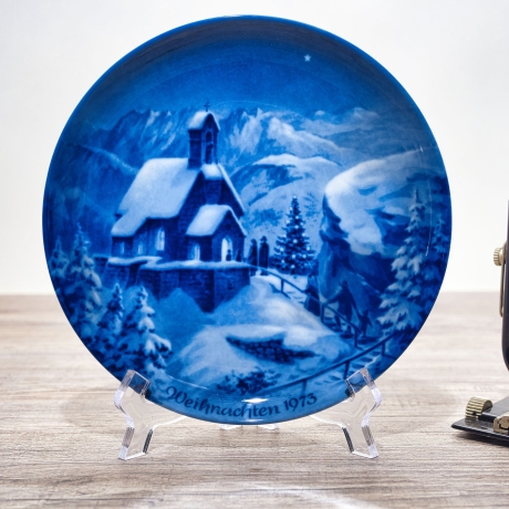 Weihnachtsteller - 1973: Heiligabend am Wendelstein - von Berlin Design - blaues Porzellan - begrenzte Auflage - Made in West Germany (8C3)