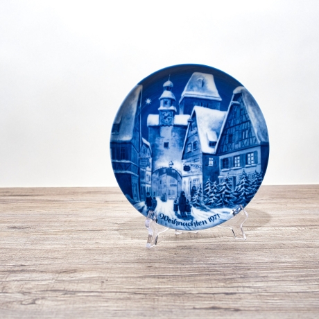 Weihnachtsteller - 1971: Rothenburg ob der Tauber - von Berlin Design - blaues Porzellan - begrenzte Auflage - Made in West Germany (8C3)