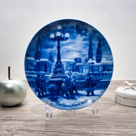 Weihnachtsteller - 1977: Weihnachtsabend in Hamburg - Berlin Design - blaues Porzellan - begrenzte Auflage - Made in West Germany (8C3)