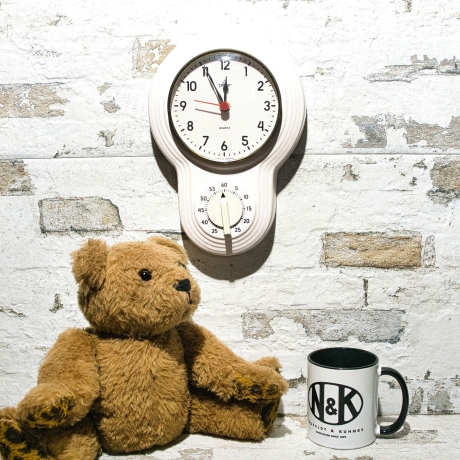 Küchenuhr der Firma Peter - mit integrierter Eieruhr - Quarzuhrwerk - batteriebetrieben - Wanduhr - Made in Germany - voll funktionsfähig UW