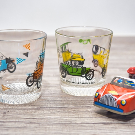 Außergewöhnliche Sammel-Gläser - Motiv: diverse Oldtimer - Farbiger Aufdruck - 2er-Set -  9C2