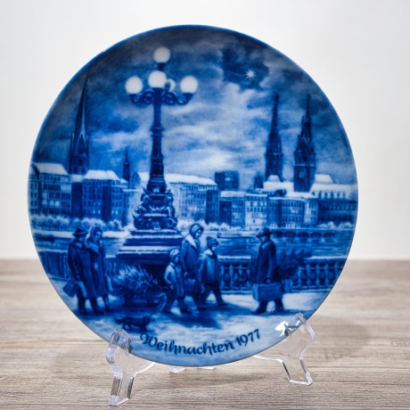 Weihnachtsteller - 1977: Weihnachtsabend in Hamburg - Berlin Design - blaues Porzellan - begrenzte Auflage - Made in West Germany (8C3)