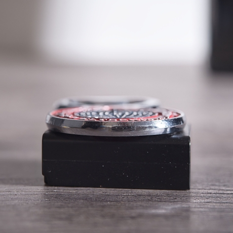 Flaschenöffner Holsten weltbekannt: In jeder Lage, 7 x 4 cm, Metall, mit schöner Alterspatina