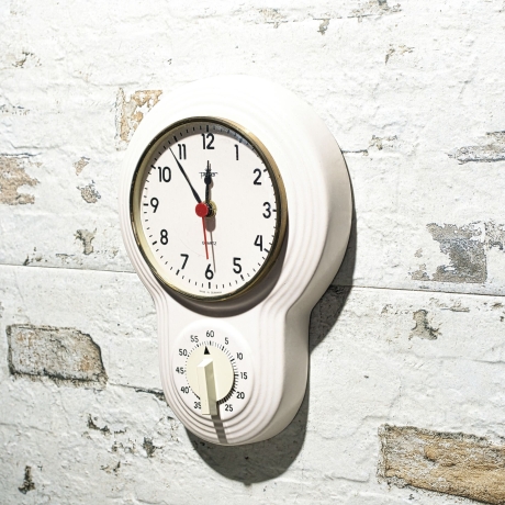 Küchenuhr der Firma Peter - mit integrierter Eieruhr - Quarzuhrwerk - batteriebetrieben - Wanduhr - Made in Germany - voll funktionsfähig UW