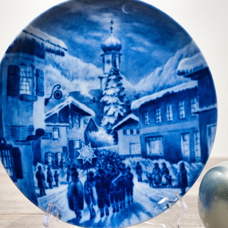 Weihnachtsteller - 1977: Oberammergau 13/1000 - Berlin Design - blaues Porzellan - begrenzte Auflage - Made in West Germany (8C3)