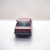 Herpa Mercedes 500SE Modellauto in violett metallic – Maßstab 1:87 – Feines Sammlerstück für Mercedes Fans und Modellauto-Liebhaber H0 1/87