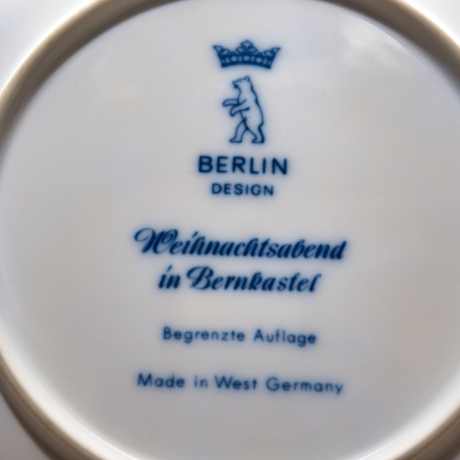 Weihnachtsteller - 1970: Bernkastel - von Berlin Design - blaues Porzellan - begrenzte Auflage - Made in West Germany - TOP Zustand (8C3)