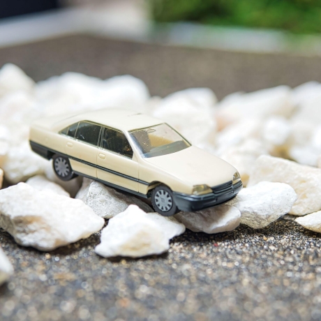 Herpa Opel Omega GLS in weiß, Zustand gut – Maßstab 1:87 – Perfektes Sammlerstück für Opel Fans und Modellbahn-Liebhaber H0 1/87