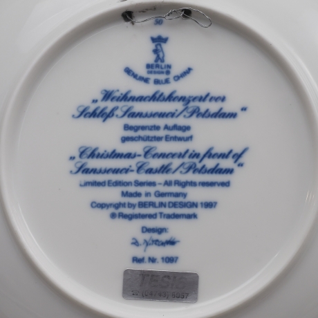 Weihnachtsteller - 1997: Weihnachtskonzert vor Schloß Sanssouci, Berlin Design - blaues Porzellan -begrenzte Auflage - Made in Germany (8E3)