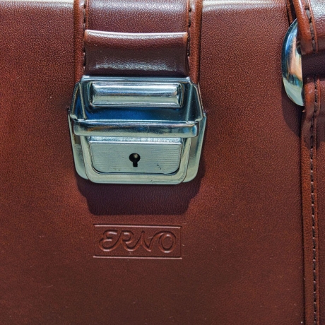 Vintage Kamerakoffer von Erno -  Stilvolles Design und sichere Aufbewahrung für Ihre Kameraausrüstung. Herstellungsjahre 1970-80 (RR-U)