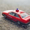 Herpa Opel Omega GLS Feuerwehr in rot, Zustand gut – Maßstab 1:87 – Perfektes Sammlerstück für Opel Fans und Modellbahn-Liebhaber H0 1/87