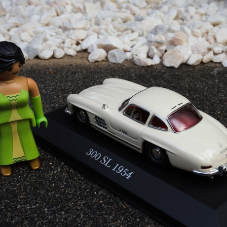 Automodell Mercedes Benz 300 SL - 1954, unbekannter Hersteller, Maßstab  1/50 in TOP Zustand mit Acrylglashaube (leichte Kratzer der Haube)