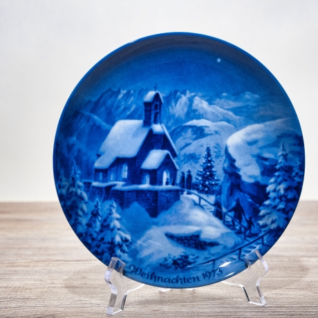 Weihnachtsteller - 1973: Heiligabend am Wendelstein - von Berlin Design - blaues Porzellan - begrenzte Auflage - Made in West Germany (8C3)