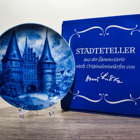Sammelteller, Städteteller: Lübeck - Berlin Design - blaues Porzellan  - Made in Germany - mit Karton - 8E2 - TOP Zustand