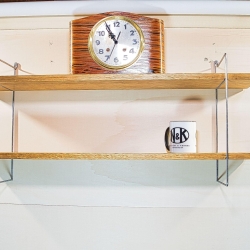 String Regal, Nuten Variante (Lübke, Vitsoe), vollständig restauriert, metallische Leitern, 2 Böden inklusive. HxBxT 40cm x 90cm x 20cm