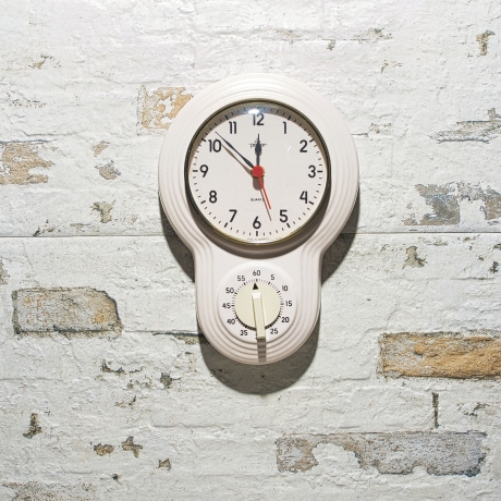 Küchenuhr der Firma Peter - mit integrierter Eieruhr - Quarzuhrwerk - batteriebetrieben - Wanduhr - Made in Germany - voll funktionsfähig UW