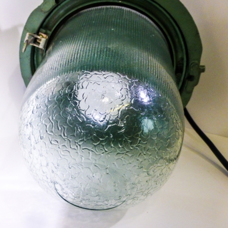 Ukraine Spende: Russische Bunkerlampe, gebaut zur Zeit des Mauerfalls (Nov 1989) neu verkabelt und moderne LED Leuchte verbaut, TOP Zustand