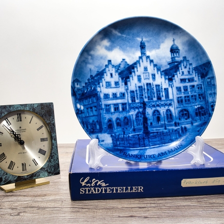 Sammelteller, Städteteller: Frankfurt am Main - Berlin Design - blaues Porzellan  - Made in Germany - mit Karton - 8B1 - TOP Zustand