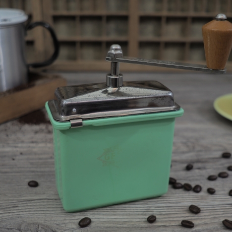 50er Jahre: GESKA Fortschritt Reise Kaffeemühle in mint