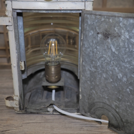 Echte Schiffslampe, Original maritime Ausrüstung, seewasserfest, mit E27 Fassung und elektr. Zuleitung (Stecker, Schalter)  - Upcycling