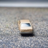 Herpa BMW 735i E32 Modellauto in Gold – Maßstab 1:87 – Perfektes Sammlerstück für BMW-Fans und Modellauto-Liebhaber H0 1/87