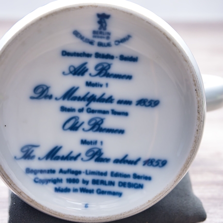 Sammelkrug Berlin Design - Serie: Alt Bremen - Der Marktplatz um 1859 - blaues Porzellan - Made in Germany - 9D3 - TOP Zustand