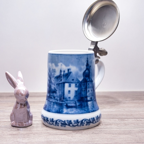 Sammelkrug Berlin Design - Serie: Jahresseidel - Wasserschloss Lembeck - blaues Porzellan - Made in Germany - 9D3 - TOP Zustand