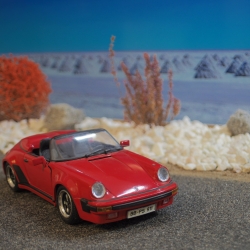 Porsche Speedster Automodell 1/18 ordentlich bespielt, Lackschaden, ideal zu Zugabe zu unserem Rettungswagen