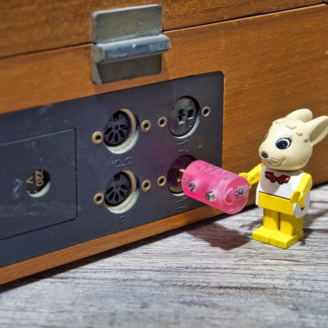 Lautsprecherstecker Paar für Verstärker mit DIN Anschluss (Strichpunkt) für Kabel bis 2,5 Quadratmillimeter, verstellbare Kontakte LSDN-1