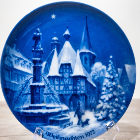 Weihnachtsteller - 1972: Michelstadt - von Berlin Design - blaues Porzellan - begrenzte Auflage - Made in West Germany - TOP Zustand (8C3)