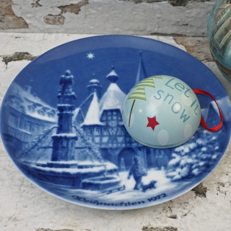 Weihnachtsteller - 1972: Michelstadt - von Berlin Design - blaues Porzellan - begrenzte Auflage - Made in West Germany - TOP Zustand (8E3)