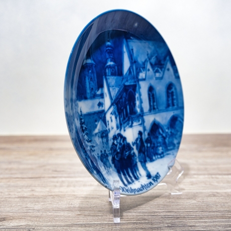 Weihnachtsteller - 1987: Weihnachtsabend in Goslar - Berlin Design - blaues Porzellan - begrenzte Auflage - Made in West Germany - (8C3)