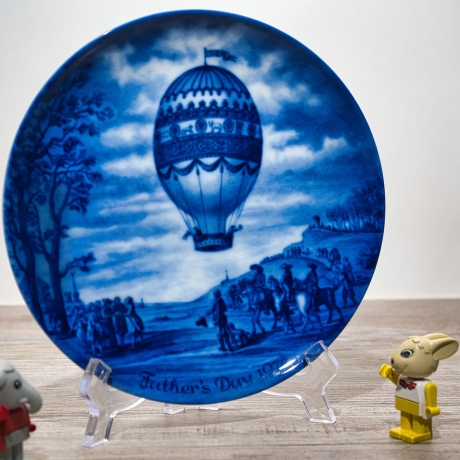 Sammelteller Father's day: 1974 - Aufstieg - Berlin Design - blaues Porzellan - Made in West Germany - 19,5 cm - 9E1 - TOP Zustand