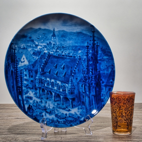 Sammelteller, Städteteller: Freiburg - Berlin Design - blaues Porzellan  - Made in Germany - mit Karton - 8E1 - TOP Zustand