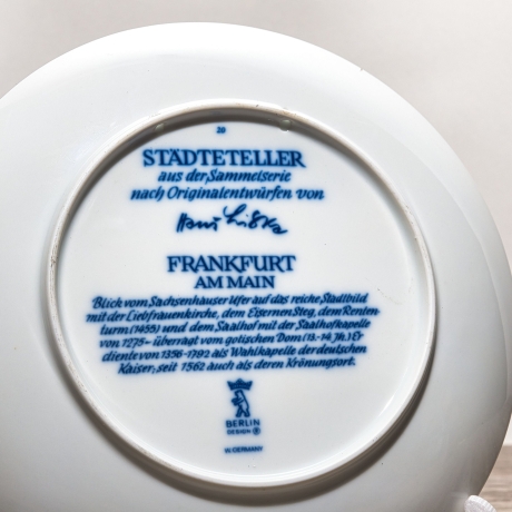 Sammelteller, Städteteller: Frankfurt am Main - Berlin Design - blaues Porzellan  - Made in Germany - mit Karton - 8D1 - TOP Zustand