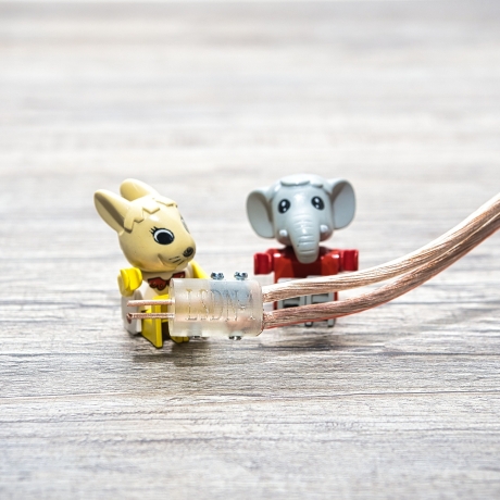 Lautsprecherstecker Paar für Verstärker mit DIN Anschluss (Strichpunkt) für Kabel bis 2,5 Quadratmillimeter, verstellbare Kontakte LSDN-1