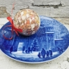 Weihnachtsteller - 1976: Weihnachtsabend in Augsburg - von Berlin Design - blaues Porzellan - begrenzte Auflage - Made in West Germany -(8F)