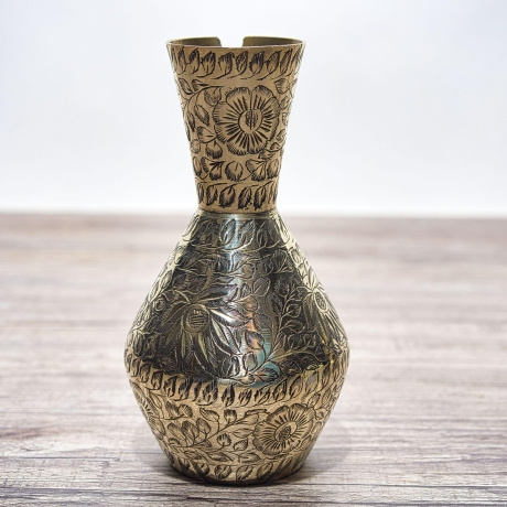 Bezaubernde kleine Messingvase aus Indien von 1989? ,  feinste Gravurarbeiten, glanzpoliert für stilvolle Akzente in Ihrem Zuhause  - H2