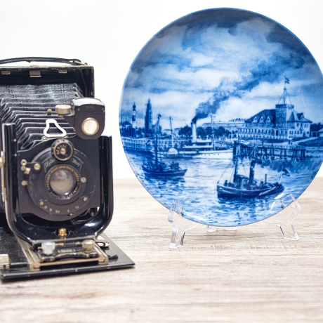 Sammelteller Berlin Design - Serie: Alt Bremerhaven - Die Strandhalle um 1928 - blaues Porzellan  - Made in Germany - 9D1 - TOP Zustand