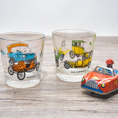 Außergewöhnliche Sammel-Gläser - Motiv: diverse Oldtimer - Farbiger Aufdruck - 2er-Set -  9C2