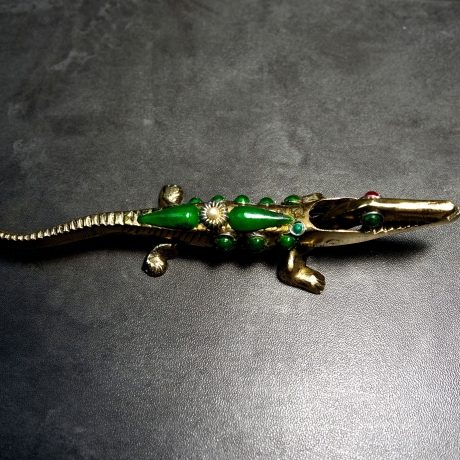 Nussknacker Krokodil aus Messing mit schönen Applikationen im Jugendstil oder Art Deco, von uns liebevoll restauriert.