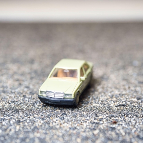 Herpa Mercedes 190E Modellauto in schilfgrün – Maßstab 1:87 – Perfektes Sammlerstück für Mercedes Fans und Modellauto-Liebhaber H0 1/87