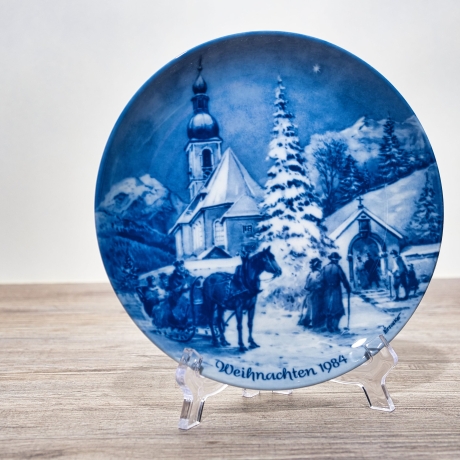 Weihnachtsteller - 1984: Weihnachtsabend in Ramsau - von Berlin Design - blaues Porzellan - begrenzte Auflage - Made in West Germany - (8C3)