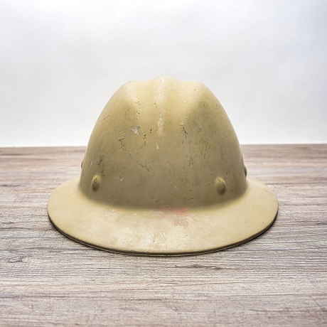 Ein Stück amerikanischer Geschichte: Vintage Sicherheitshelm Tornado aus den frühen USA.  Geschenk für Handwerker und Sicherheitsexperten.