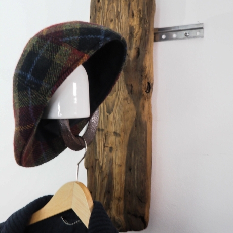 Einzigartige Garderobe aus Hochspannungs-Isolator und Ostsee-Treibholz mit extra stabiler Aufhängung, dank Stabilit Schiene (5C)