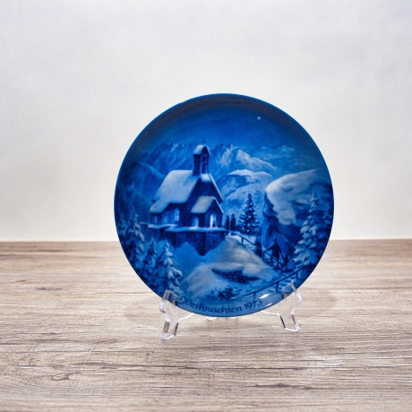 Weihnachtsteller - 1973: Heiligabend am Wendelstein - von Berlin Design - blaues Porzellan - begrenzte Auflage - Made in West Germany (8C3)