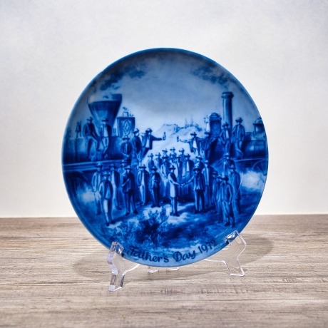 Sammelteller Father's day: 1972 - Ost trifft West - Berlin Design - blaues Porzellan - Made in West Germany - 19,5 cm - 9E1 - TOP Zustand